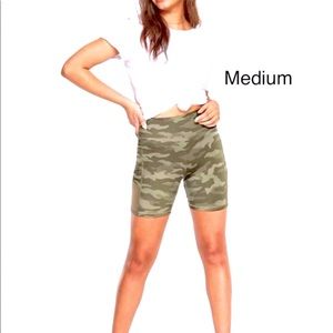 NWOT PINK VS Ultimate Bike shorts green earthy camo medium pockets